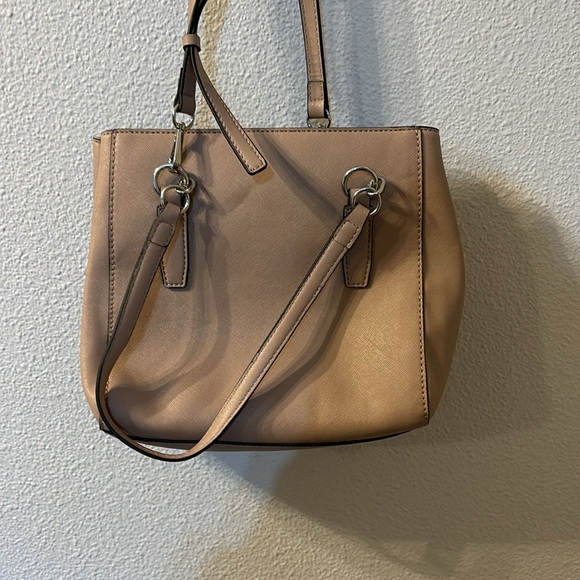 Guess pink shoulder bag with crossbody strap and matching wallet - Picture 4 of 10